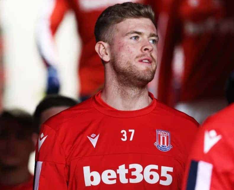 ناثان كولينز مدافع فريق ستوك سيتي (صور: Sunsport)