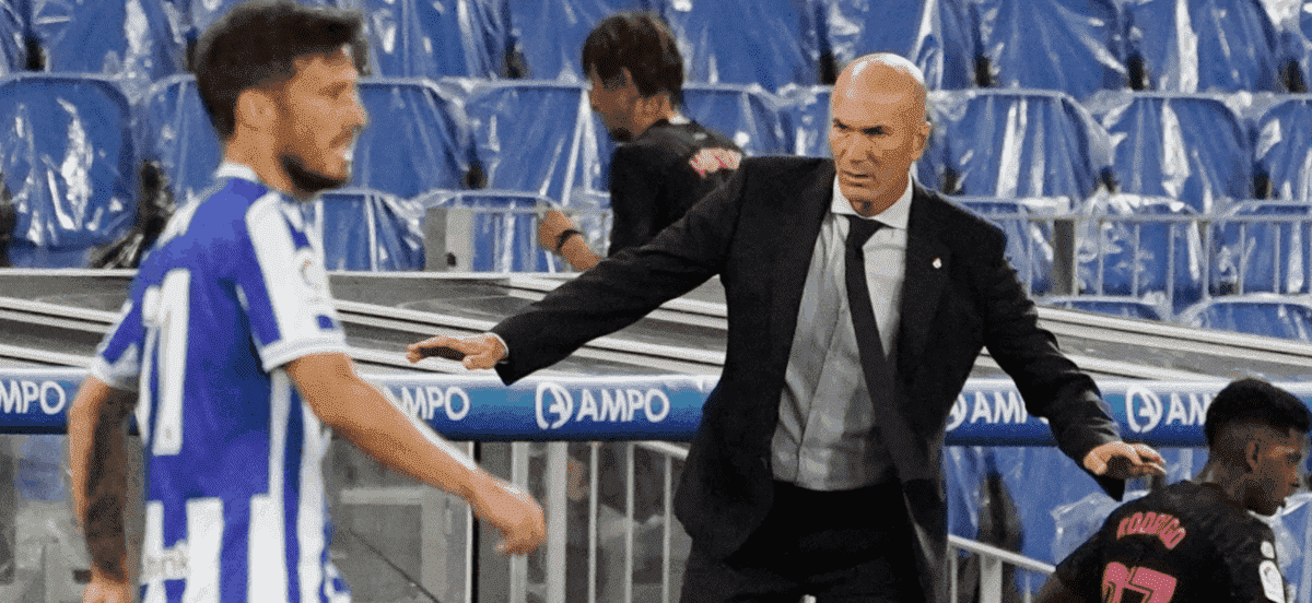 زيدان ودافيد سيلفا في مباراة ريال مدريد وريال سوسيداد في الدوري الاسباني